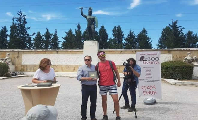 Ομάδα «300 of Sparta»: Περπάτησαν 378 χλμ για να φτάσουν στο μνημείο των Θερμοπυλών