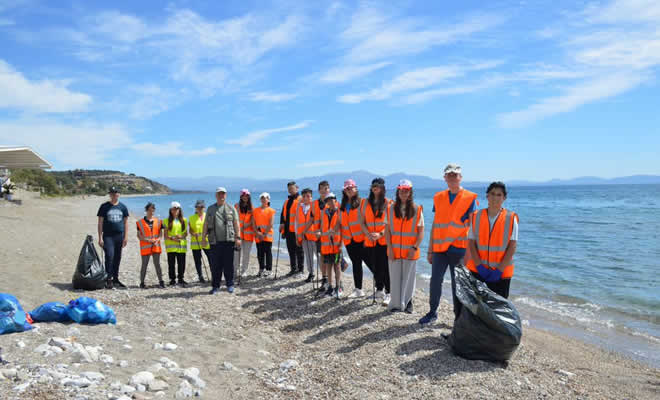 Δράση Καθαρισμού της Παραλίας της Σελινίτσας από τους Μαθητές και τις Μαθήτριες του 1ου Γυμνασίου Σπάρτης