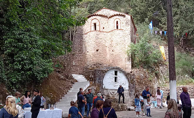 «Τριπλή Πανήγυρις στο Εξωκκλήσι του Αγίου Ιωάννη του Θεολόγου στους Βούβαλους Μυστρά» από τον Γιάννη Μητράκο    