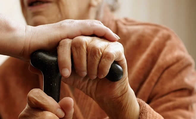 Ζητείται γυναίκα για φροντίδα ηλικιωμένης