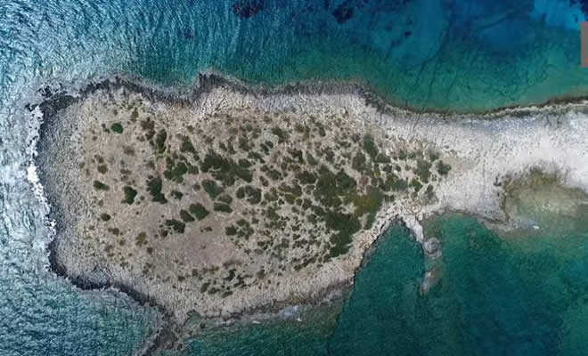 Η «Κύπρος» της Λακωνίας: Αυτό είναι το... «δίδυμο αδερφάκι» της Κύπρου στην παραλία του Μαραθιά