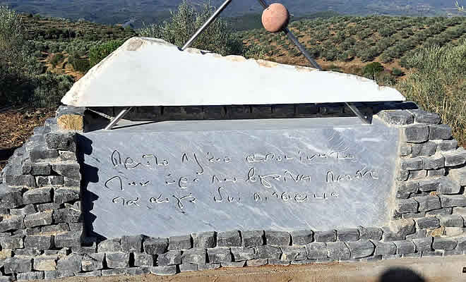 Σε κλίμα συγκίνησης τα αποκαλυπτήρια του μνημείου Μανούσου Μανουσάκη στη Σελλασία