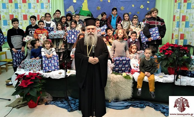 Σε οικογενειακό κλίμα η Χριστουγεννιάτικη γιορτή για τα παιδιά των κληρικών της Ιεράς Μητροπόλεώς μας