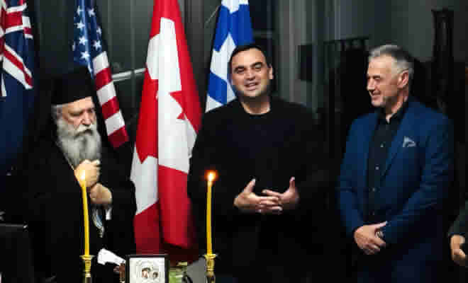 Στην τελετή αγιασμού  των ανακαινισμένων γραφείων του Συλλόγου Αποδήμων και Επαναπατρισθέντων Λακώνων «Ο Λεωνίδας», ο Θεόδωρος Βερούτης