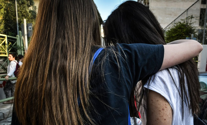 Πανελλήνιες 2019: Καθηγητής ζητά «συγγνώμη από τα παιδιά που βγήκαν κλαίγοντας από τις αίθουσες»