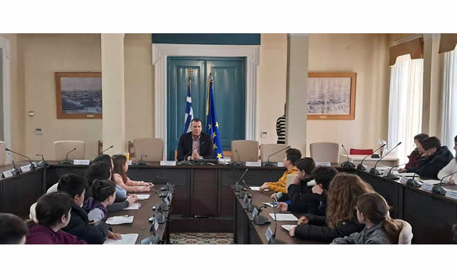 Ο Δήμαρχος Σπάρτης σε μια… διαφορετική συνεδρίαση Δημοτικού Συμβουλίου