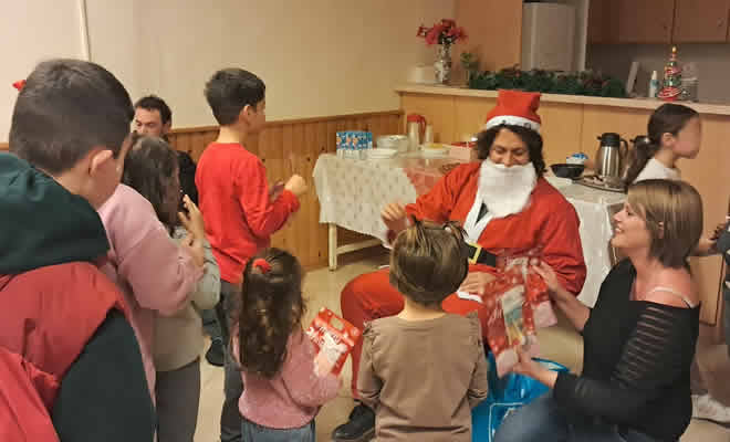 Χριστουγεννιάτικη γιορτή για τα παιδιά από την ενορία Αγίας Παρασκευής Αμυκλών