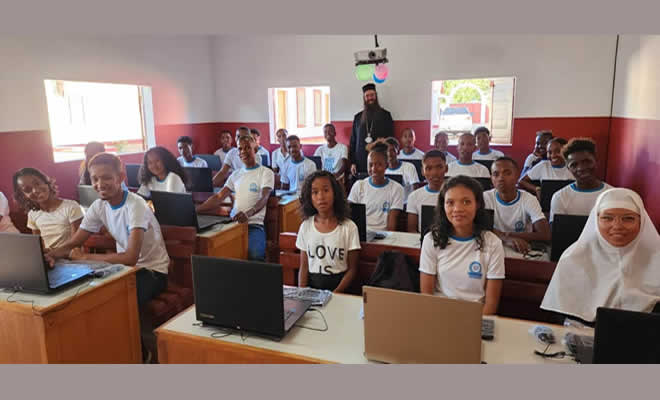 Αποφοίτηση των Πρώτων Εξήντα Σπουδαστών της Σχολής Πληροφορικής της Ι. Επισκοπής Τολιάρας και Νοτίου Μαδαγασκάρης