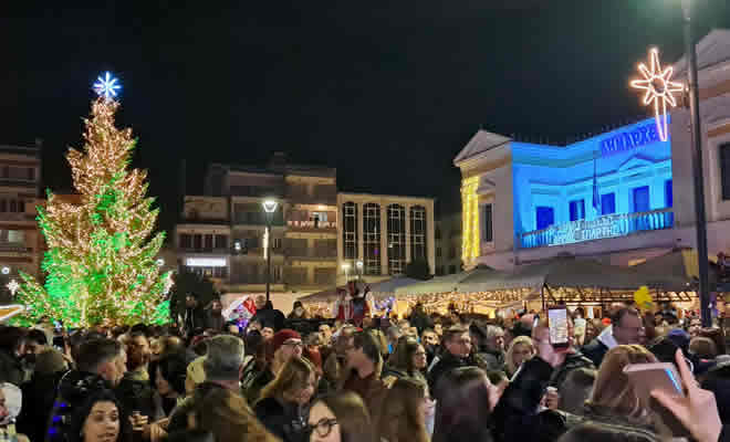 Όλη η Σπάρτη μια γιορτή - Μαγευτική η φωταγώγηση του Χριστουγεννιάτικου Δέντρου